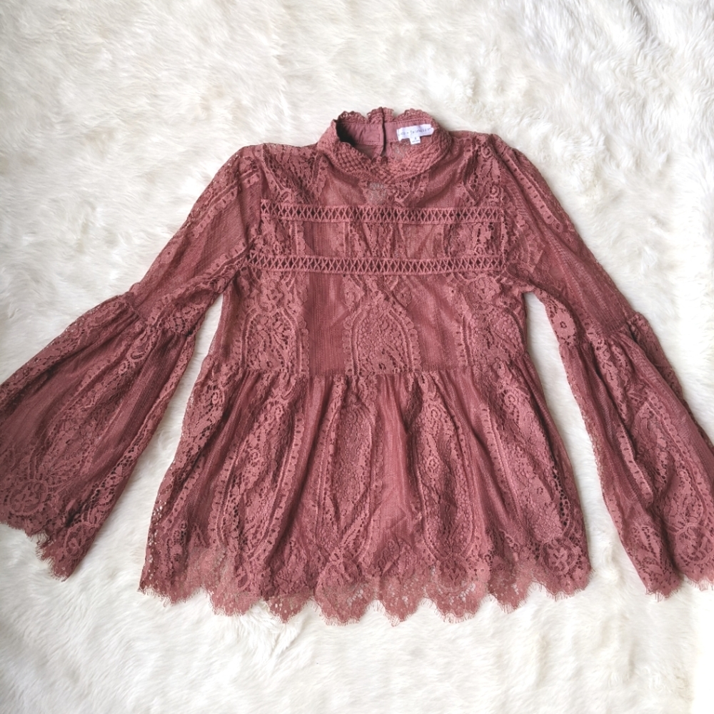Coco & Jaimeson Boho Mauve Lace Top with Bell Sleeves / Size Small
